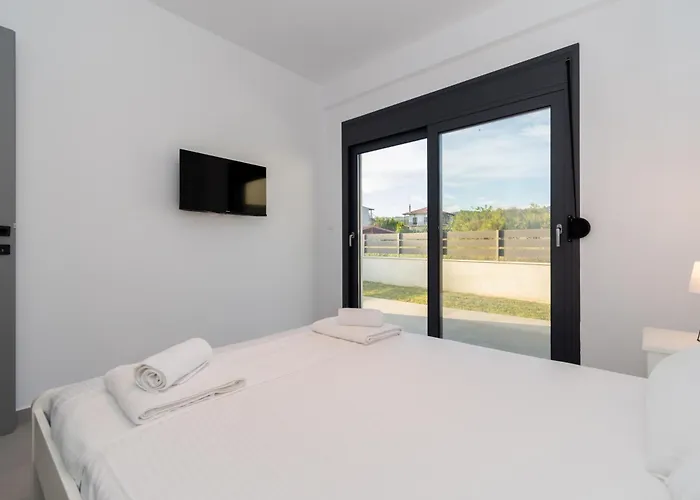 Sithoniars Ground Floor Gem In Nikiti (Sithonia)