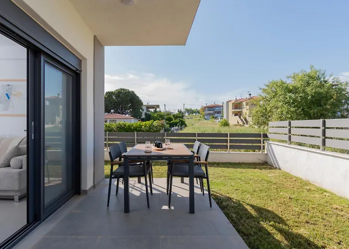 Sithoniars Ground Floor Gem In Apartament *