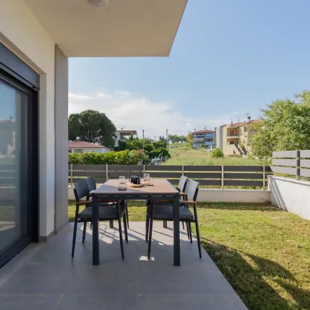 Sithoniars Ground Floor Gem In Apartament *